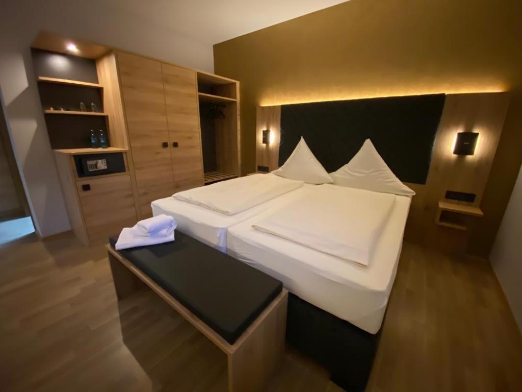 Hotel Gasthof Kaesser อันส์บาห์ ภายนอก รูปภาพ