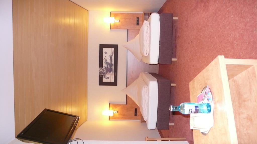 Hotel Gasthof Kaesser อันส์บาห์ ภายนอก รูปภาพ